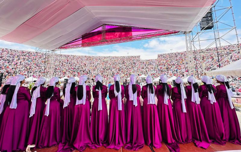 GRAND DÉFI 2024: Les évangéliques s'imposent à Madagascar ! L'église Vahao ny oloko a rempli le Coliseum, attirant une foule immense assoiffée de Jésus Christ.