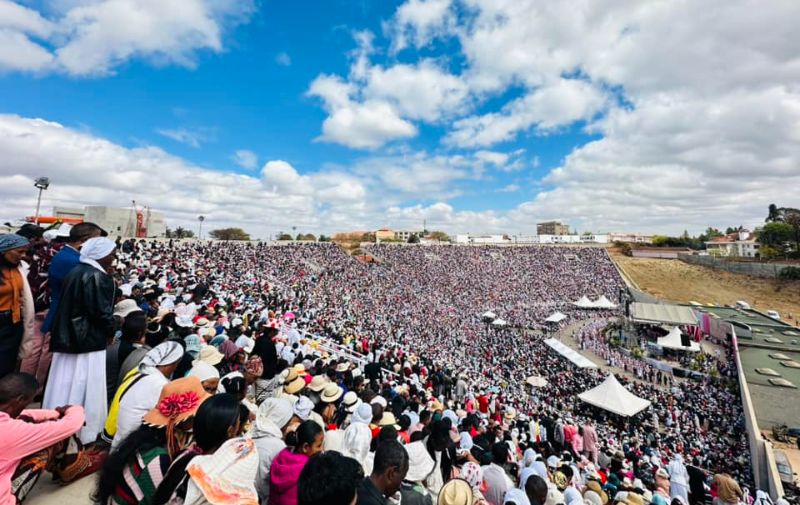 GRAND DÉFI 2024: Les évangéliques s'imposent à Madagascar ! L'église Vahao ny oloko a rempli le Coliseum, attirant une foule immense assoiffée de Jésus Christ.