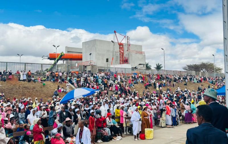 GRAND DÉFI 2024: Les évangéliques s'imposent à Madagascar ! L'église Vahao ny oloko a rempli le Coliseum, attirant une foule immense assoiffée de Jésus Christ.