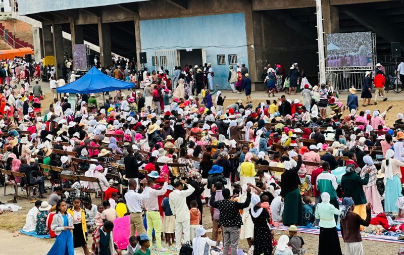 GRAND DÉFI 2024: Les évangéliques s'imposent à Madagascar ! L'église Vahao ny oloko a rempli le Coliseum, attirant une foule immense assoiffée de Jésus Christ.